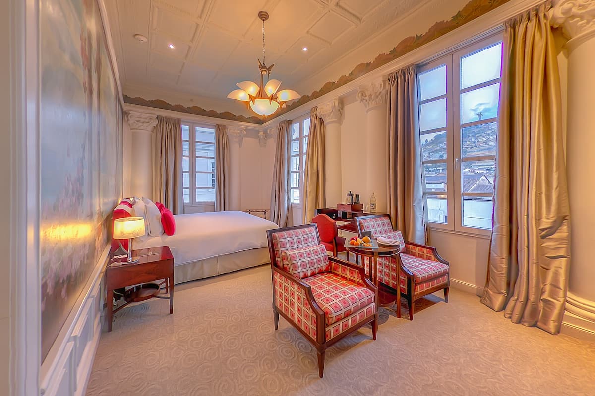 premium room, 1 king bed | 1 bedroom, premium bedding, in-room safe, individually decorated