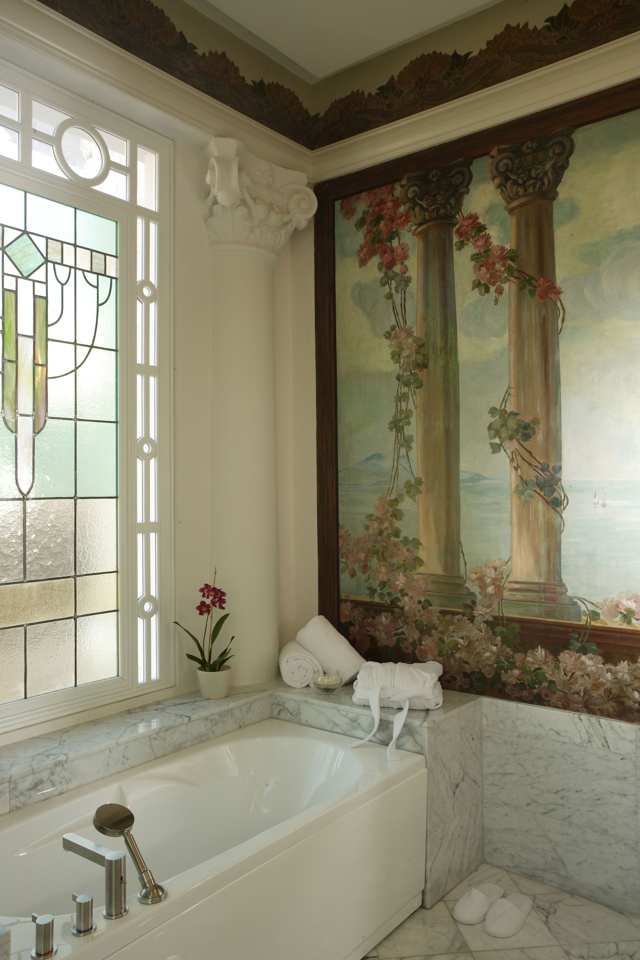 combined shower/bathtub, free toiletries, hair dryer, bathrobes