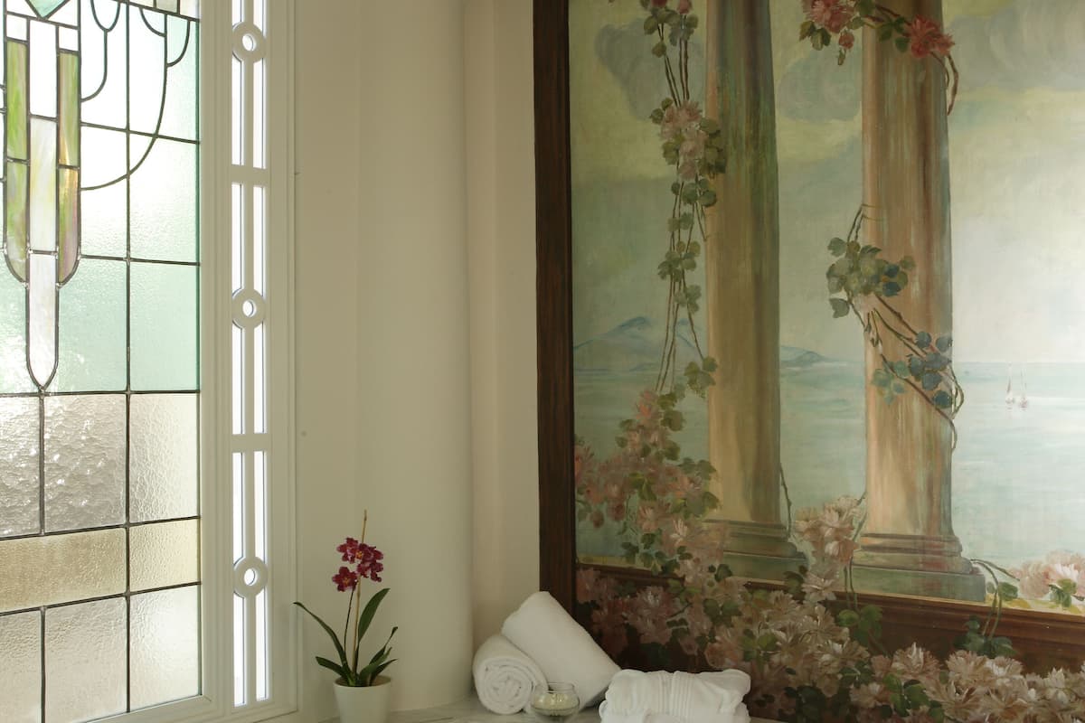 combined shower/bathtub, free toiletries, hair dryer, bathrobes