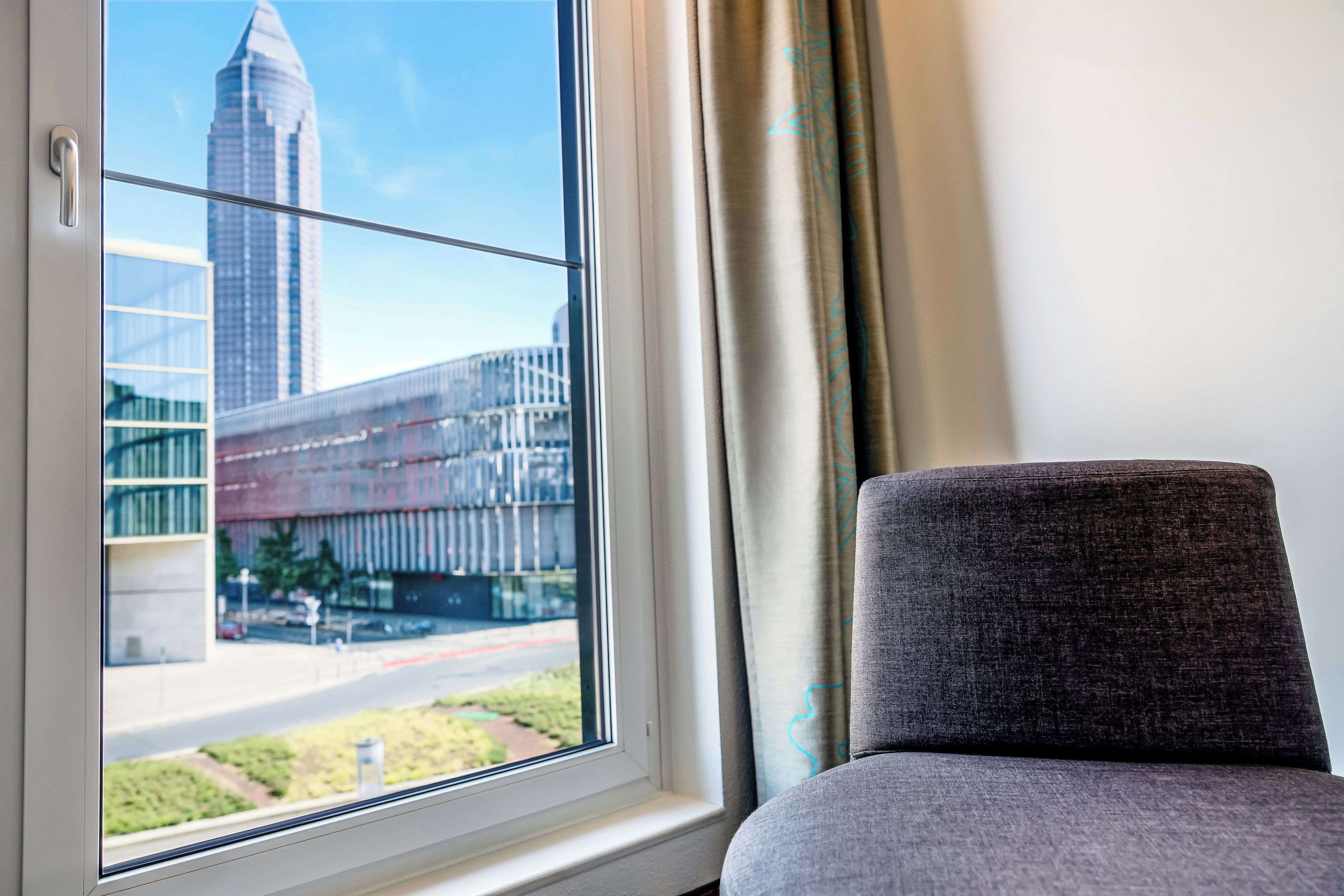 THE ONE | Egyptian cotton sheets, premium bedding, desk, soundproofing