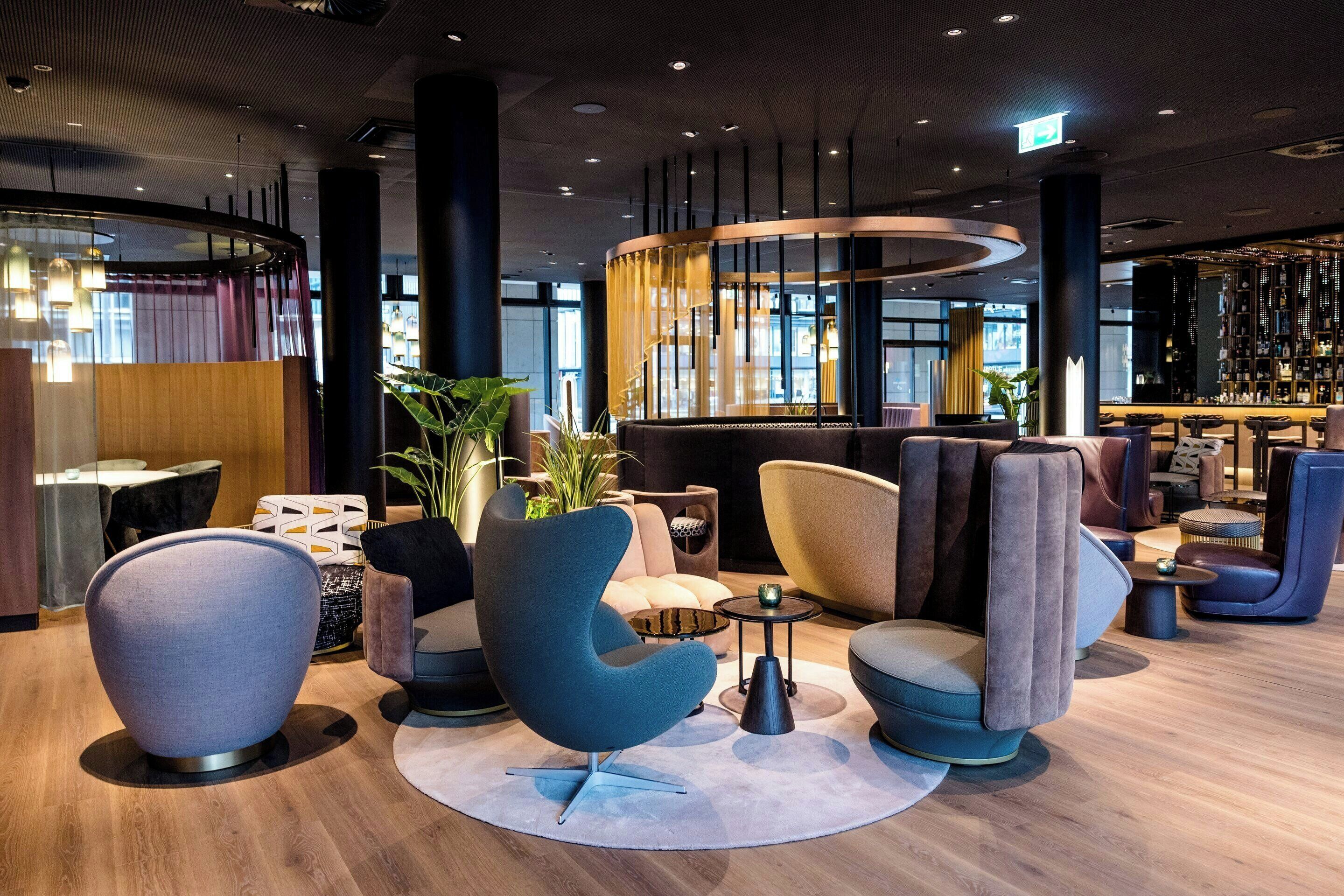 Lobby lounge
