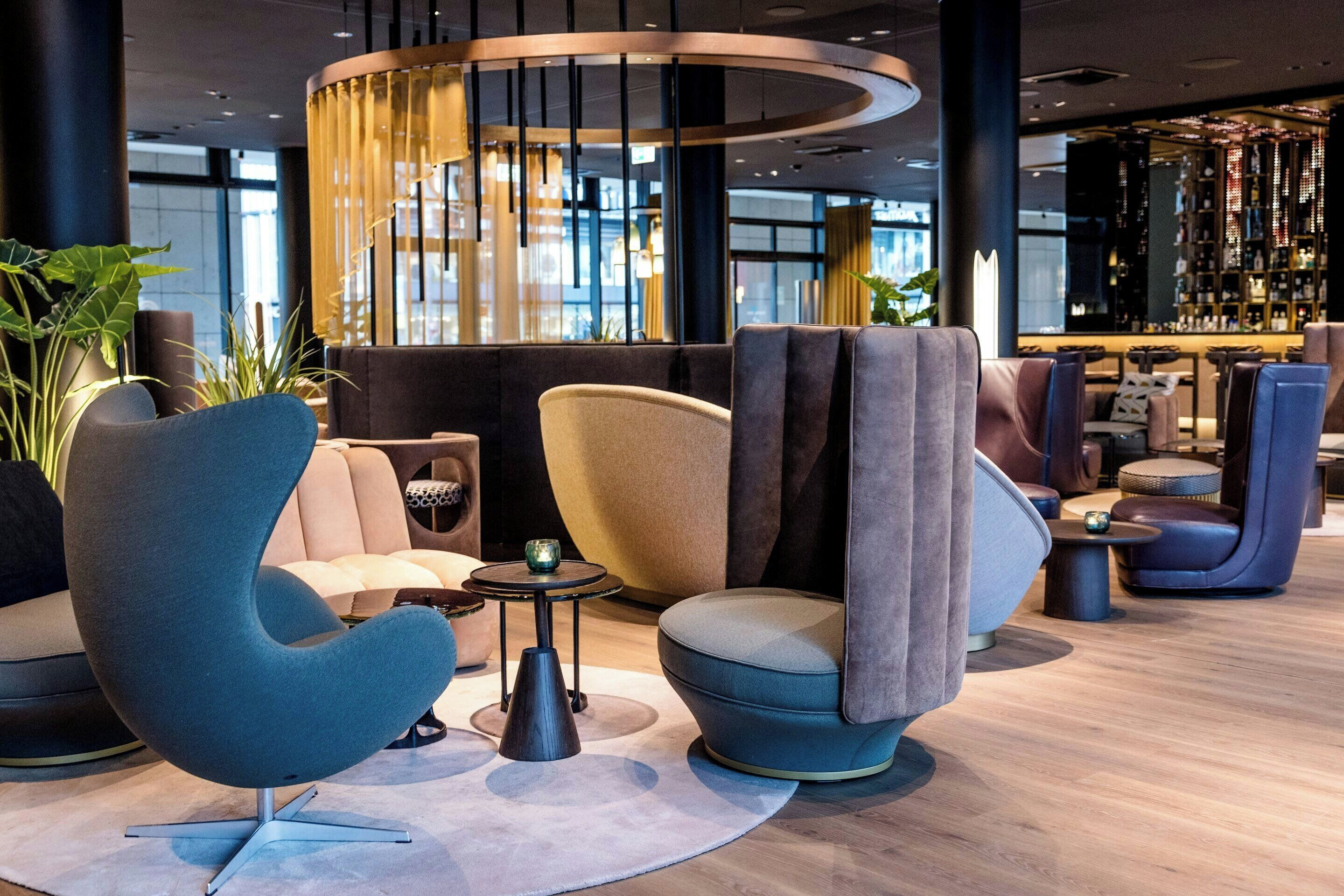 Lobby lounge