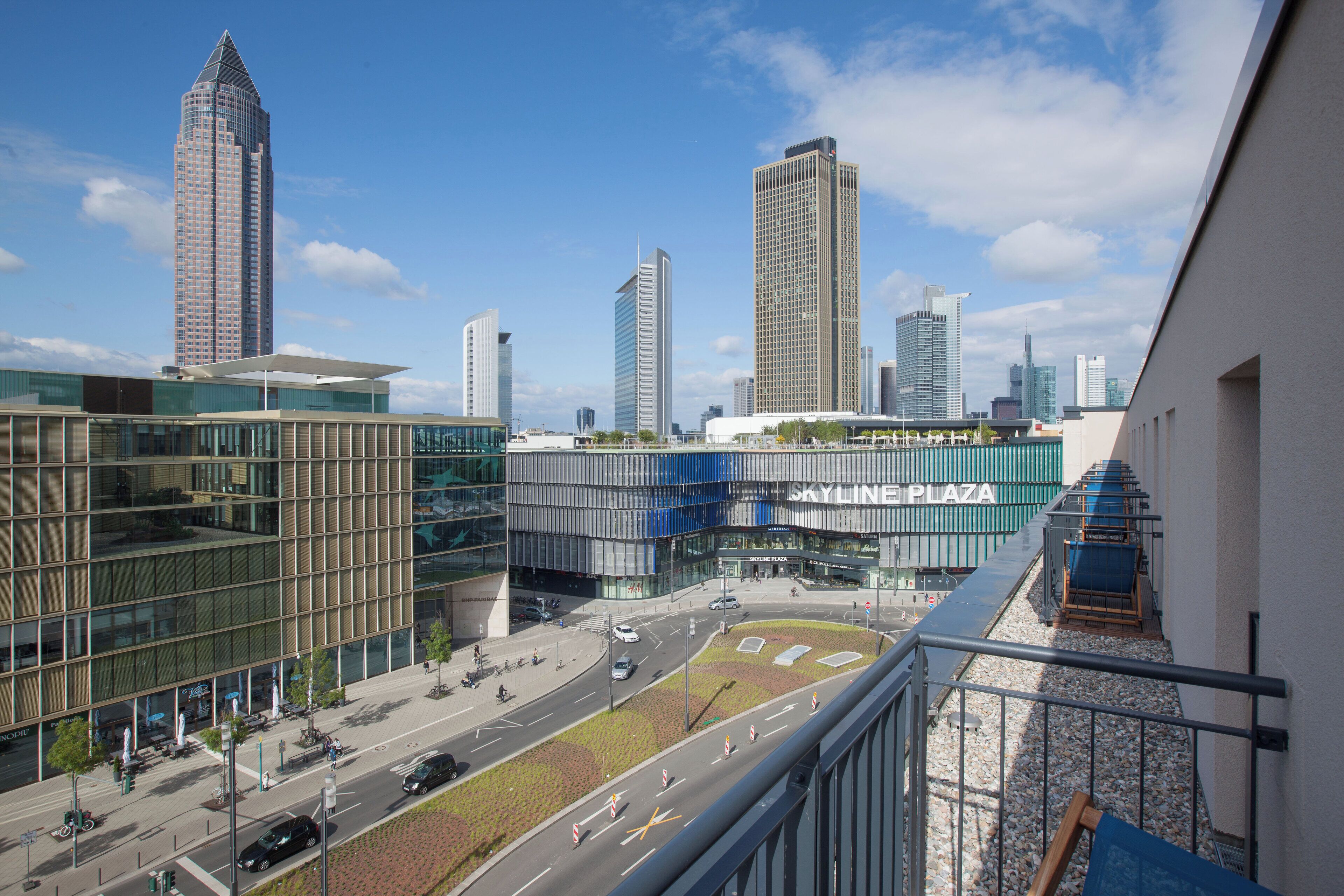 standard room, 1 queen bed, balcony | 1 bedroom, egyptian cotton sheets, premium bedding, desk