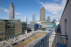 THE ONE with a balcony | Seprai katun Mesir, seprai premium, meja kerja, dan kedap suara