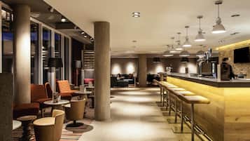 Lunch and dinner served, international cuisine