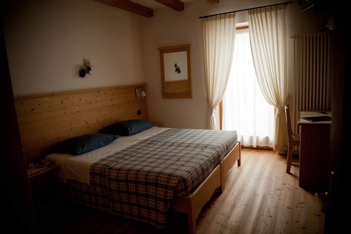 Appartement, 2 slaapkamers | Luxe beddengoed, donzen dekbedden, een bureau, geluiddichte muren