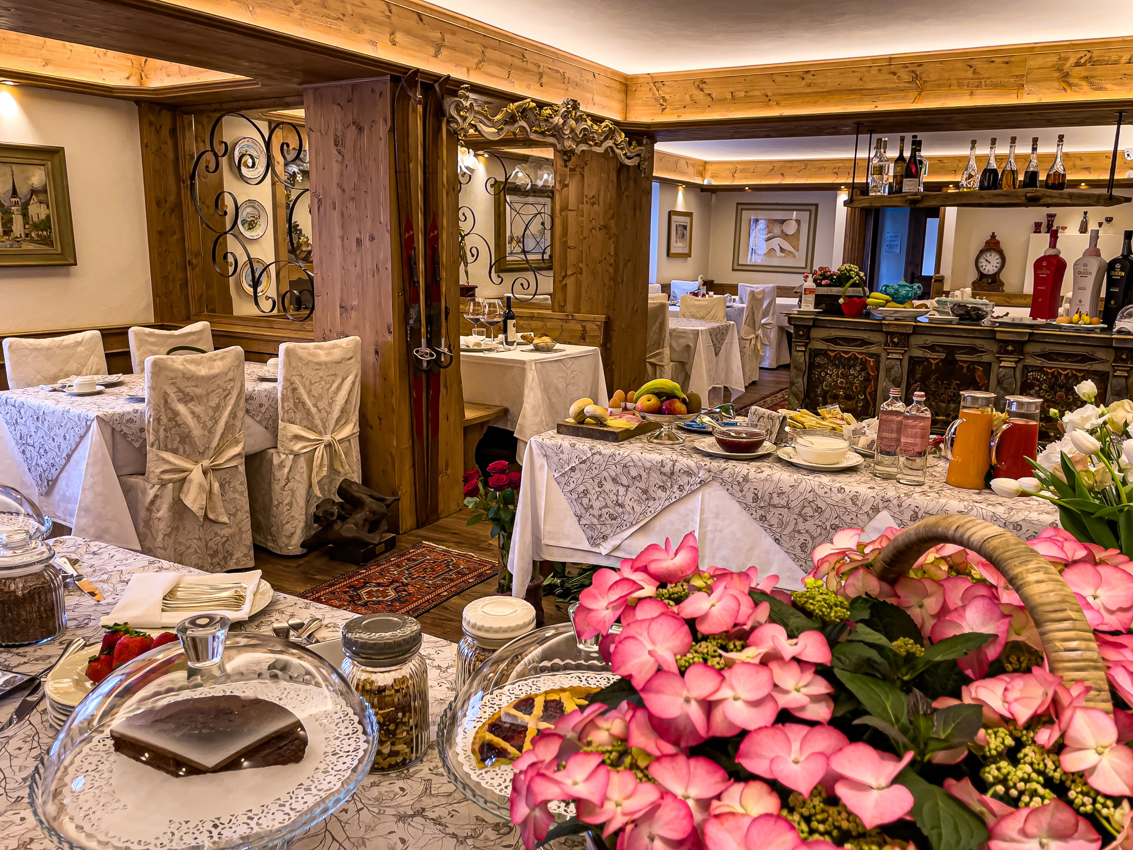 daily continental breakfast (eur 15 per person)