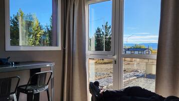 Economy Double Room | In-room safe, blackout drapes, free cribs/infant beds, bed sheets