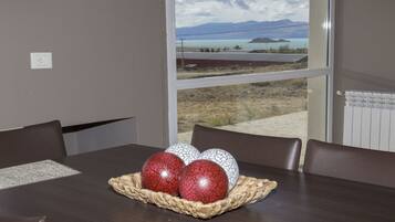 Departamento, 1 habitación, para no fumadores, vista al lago | Servicio a la habitación