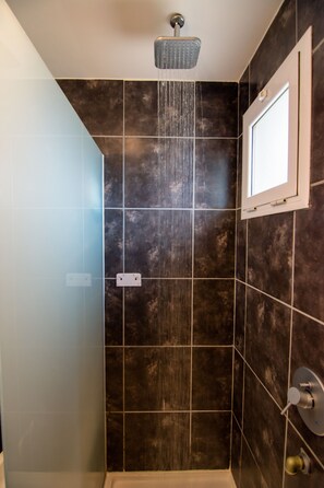 Ducha del cuarto de baño