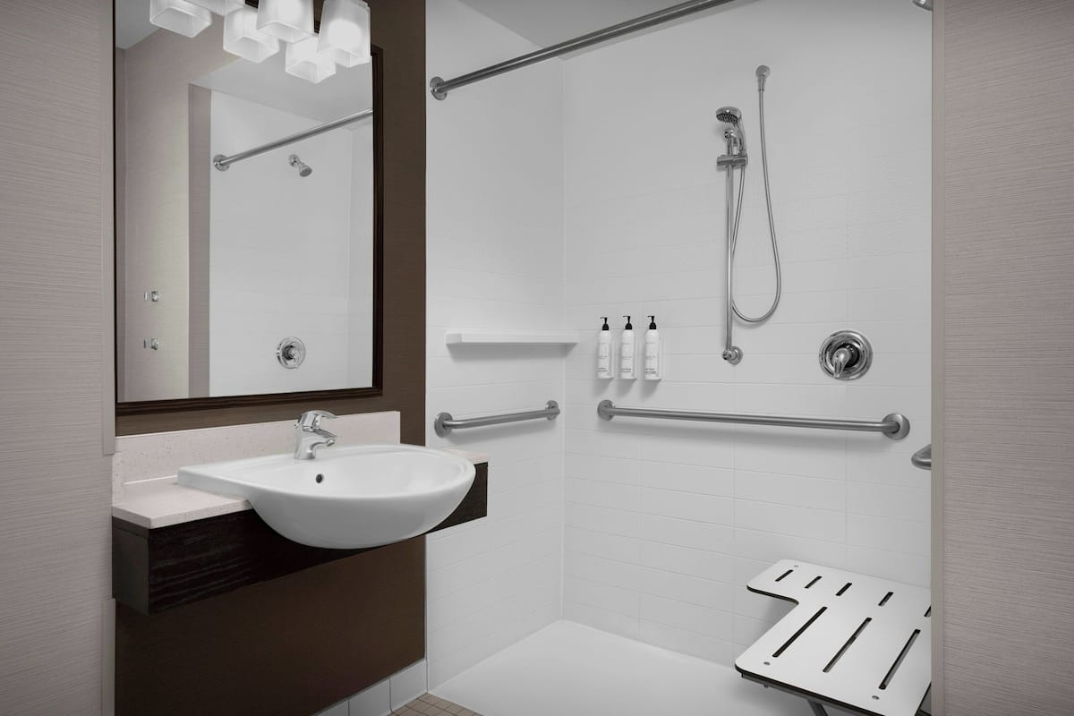 Hydromassage showerhead, designer toiletries, hair dryer, towels