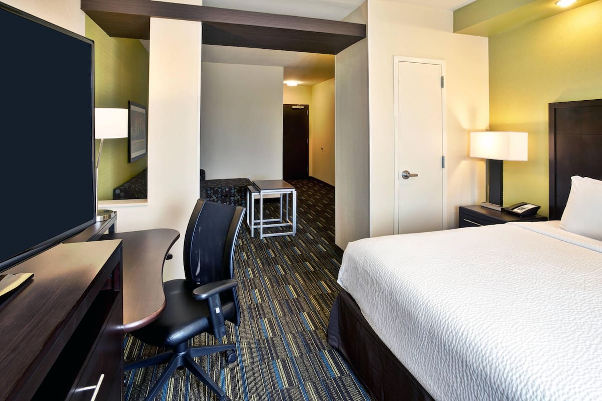 In-room safe, desk, laptop workspace, blackout curtains