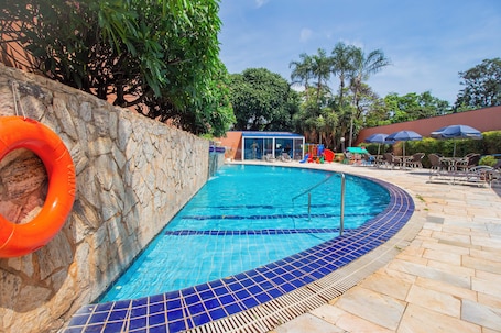 Outdoor pool, sun loungers