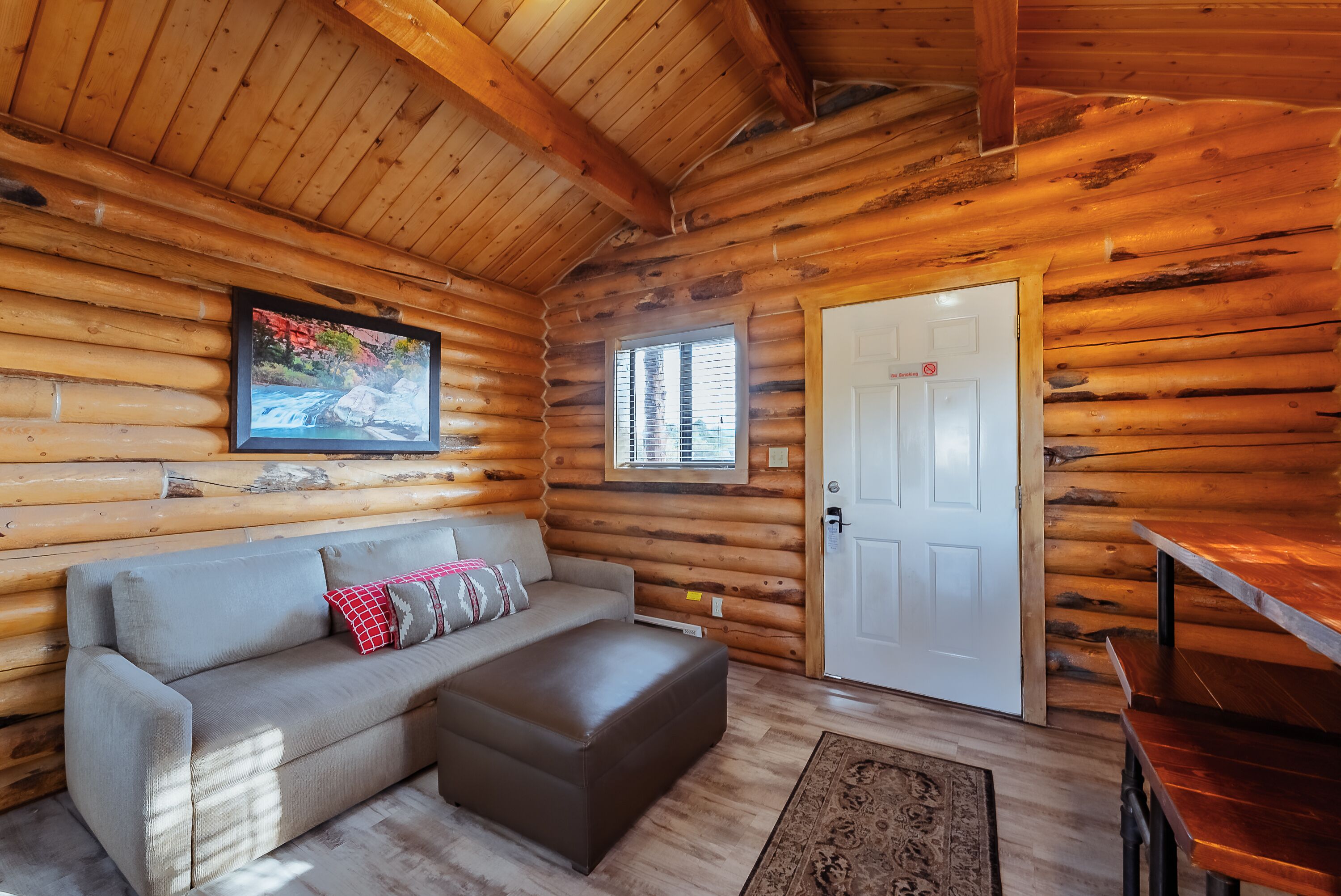 cabin, 1 queen bed | living area
