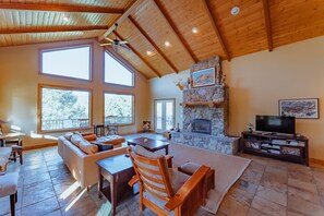 Mountain View | Living area - Zion Ponderosa Ranch Resort (Orderville)