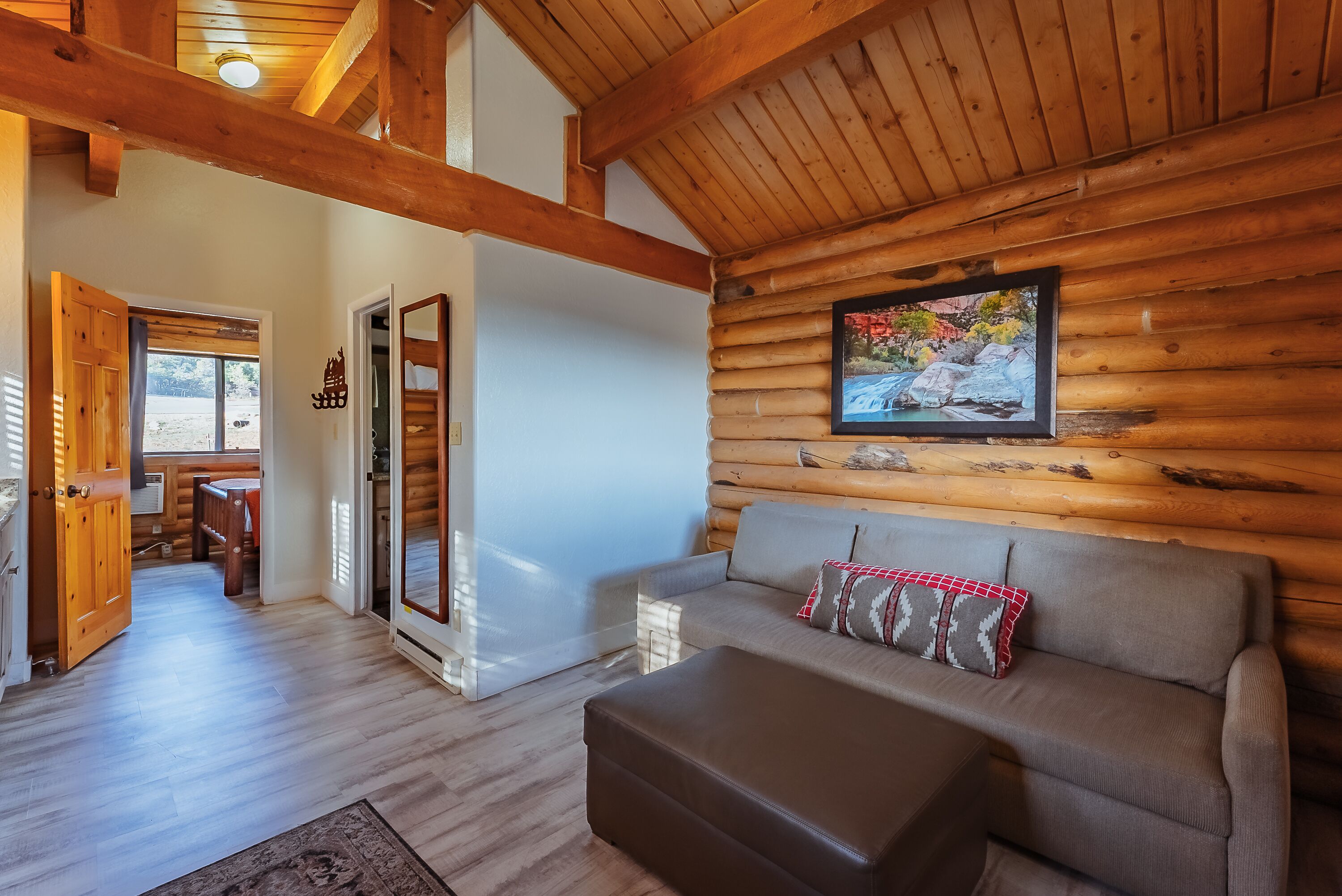 cabin, 1 queen bed | living area