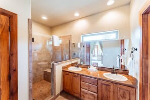 Esperanza | Bathroom - Zion Ponderosa Ranch Resort (Orderville)