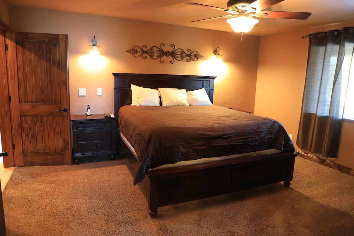 Zions Edge | WiFi (free), bed sheets
