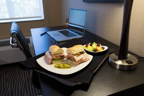 Executive Room, 1 King Bed, Non Smoking, Refrigerator (with Sofabed) | Pillowtop beds, minibar, desk, iron/ironing board