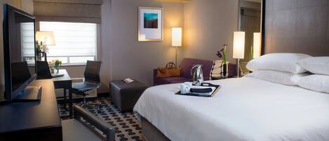 Executive Room, 1 King Bed, Non Smoking, Refrigerator (with Sofabed) | Pillowtop beds, minibar, desk, iron/ironing board