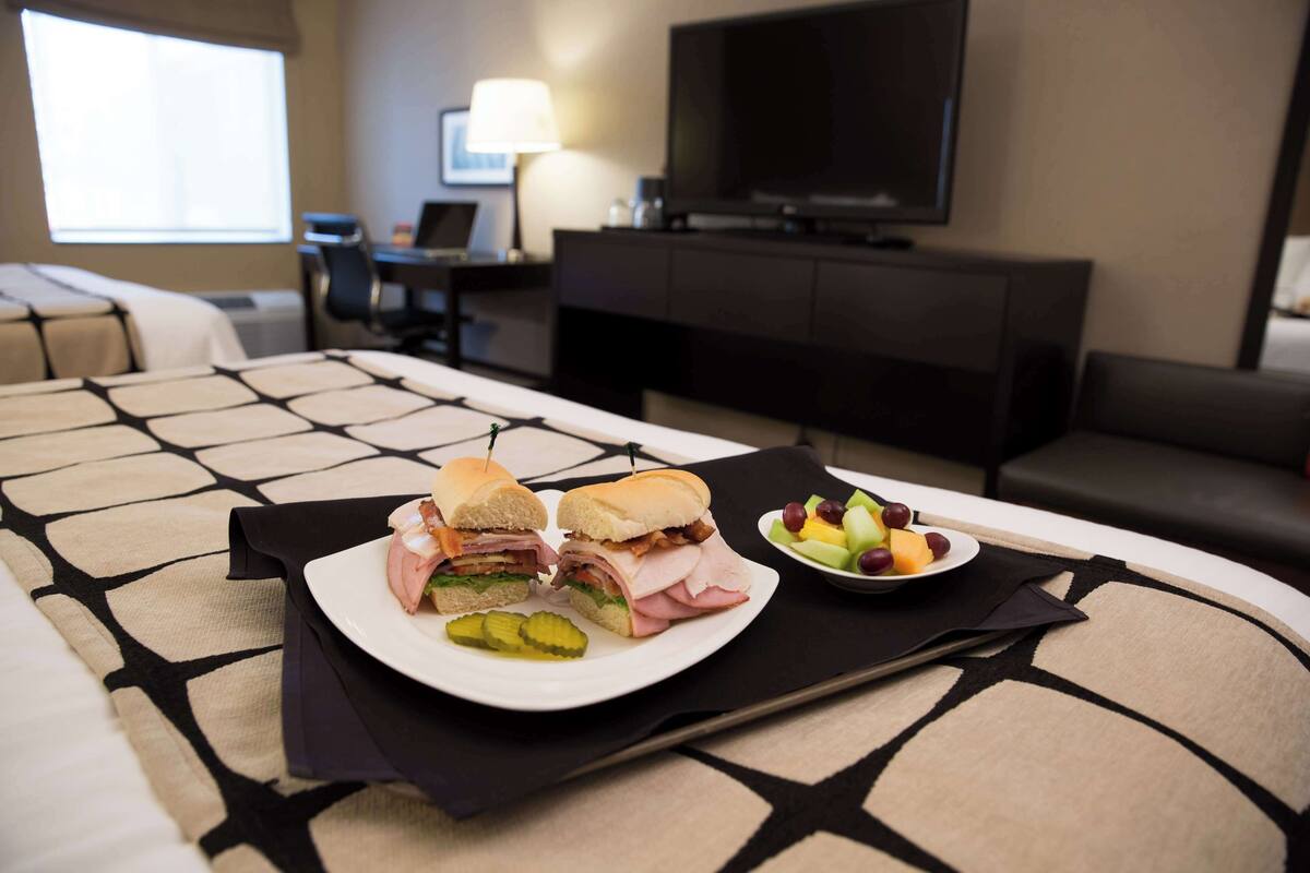 executive room, 2 queen beds, non smoking, refrigerator | pillow-top beds, minibar, desk, iron/ironing board