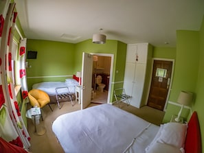 Double Single Ensuite | Strygejern/strygebræt, gratis Wi-Fi, sengetøj