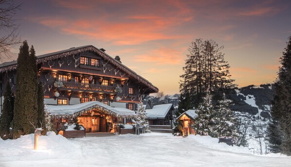 Front of property - evening/night - Les Chalets du Mont d’Arbois & Spa (Megeve)