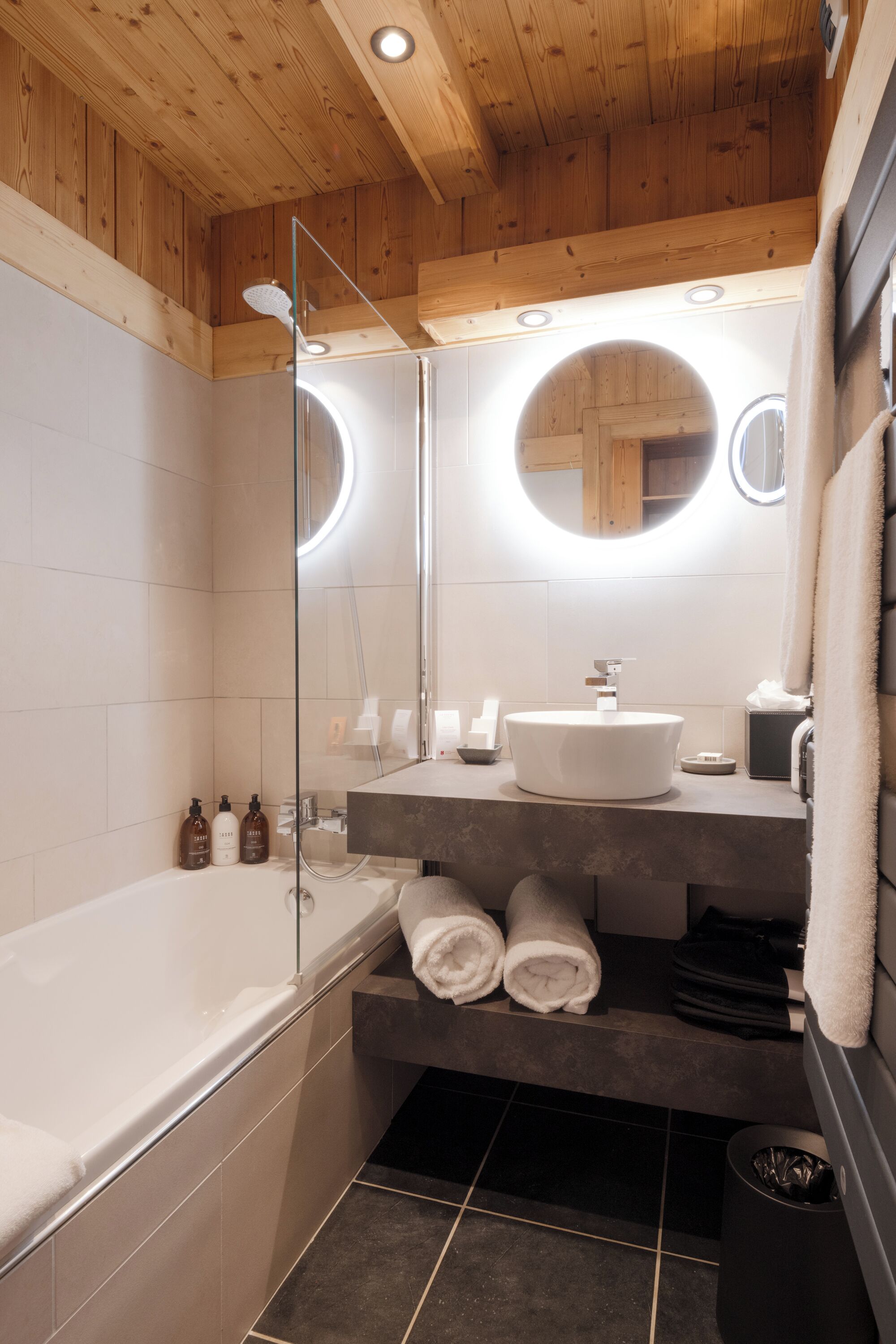 rimapere - n°7 | bathroom | free toiletries, hair dryer, bathrobes, slippers