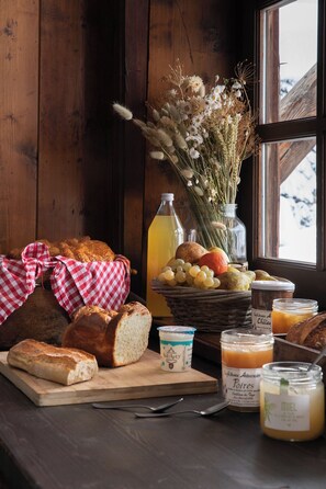 Frukost enligt egen bestÀllning varje dag (EUR 17 per person)