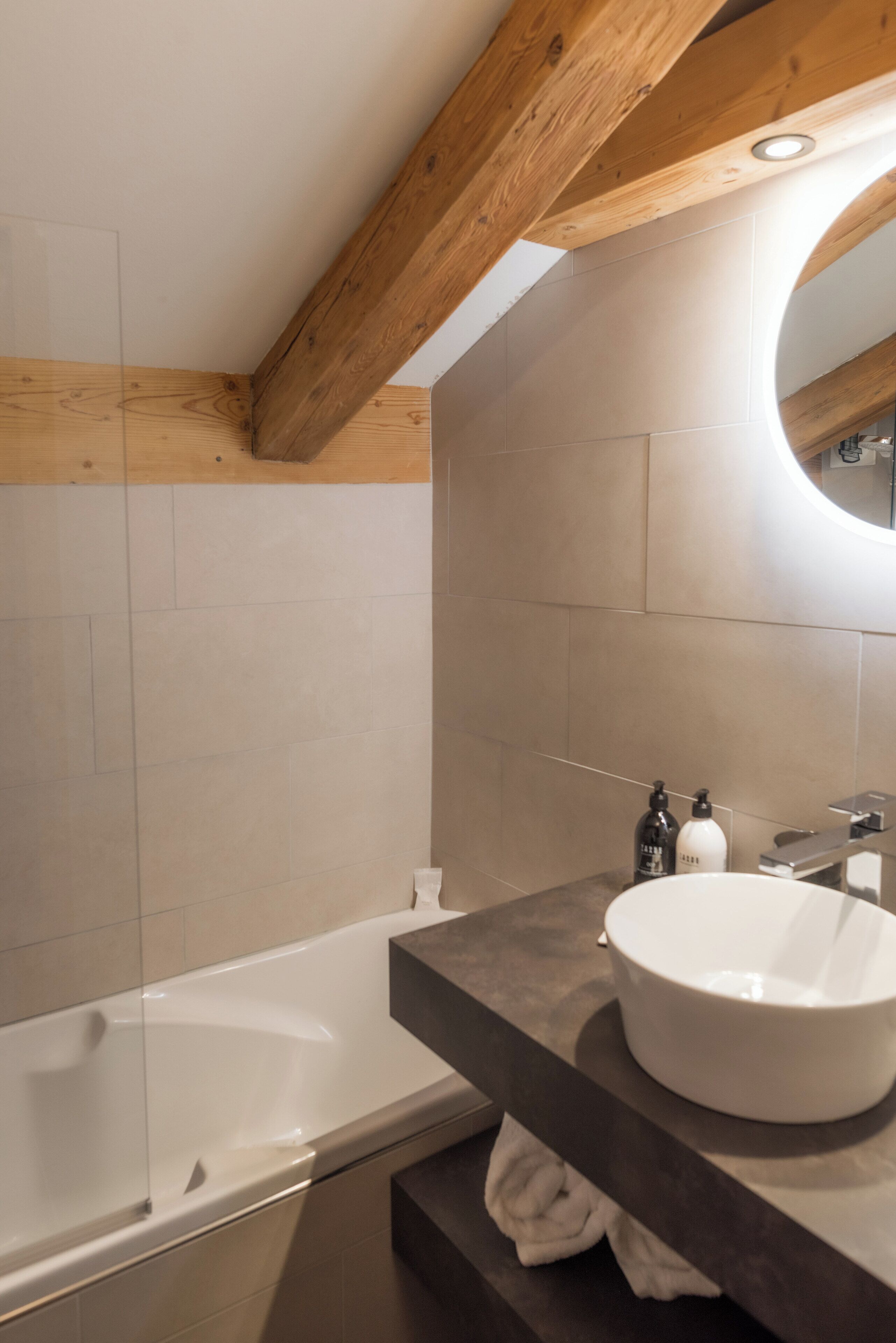 Akarua - n°25 | Hypo-allergenic bedding, in-room safe, blackout drapes, free WiFi