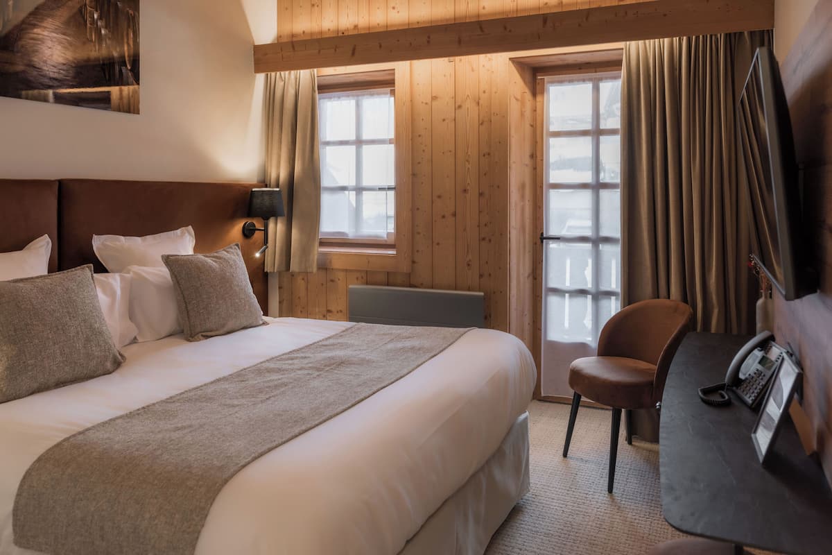 Rupert & Rothschild - n°24 | Allergitestet sengetøy, safe på rommet og blendingsgardiner