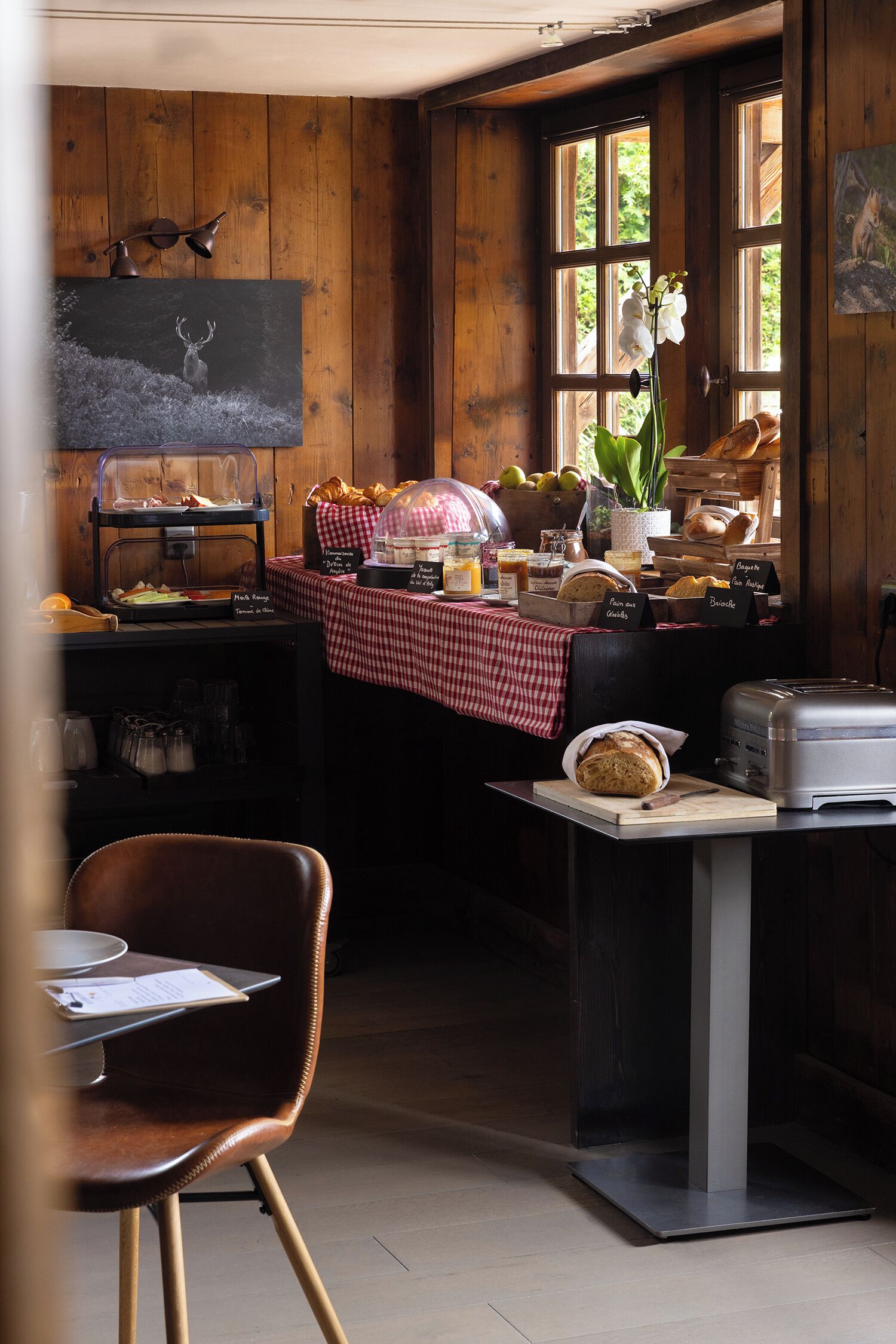 daily cooked-to-order breakfast (eur 17 per person)