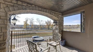 King Suite with balcony, fireplace | Terrace/patio