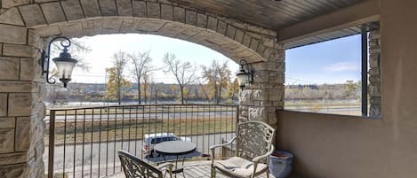 King Suite with balcony, fireplace | Terrace/patio