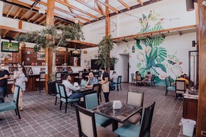 Breakfast, lunch and dinner served - Dunn Inn (San José)