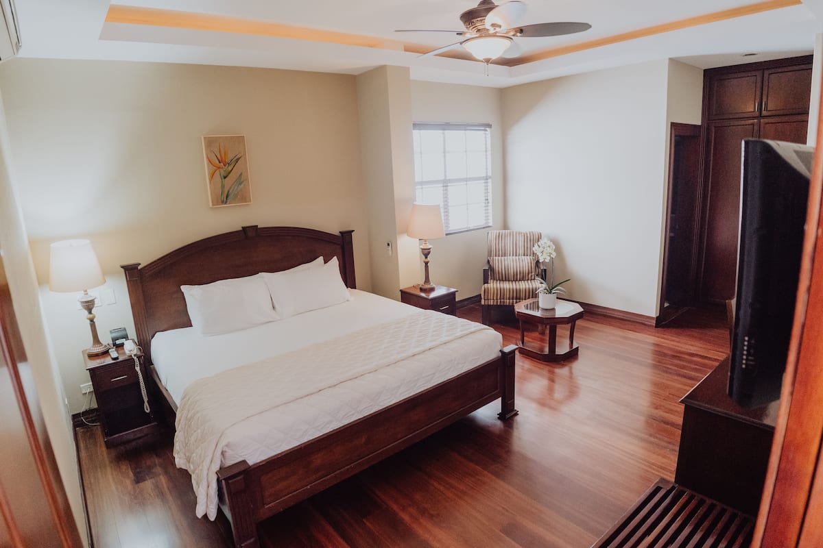Junior Suite | 1 bedroom, in-room safe, desk, free WiFi