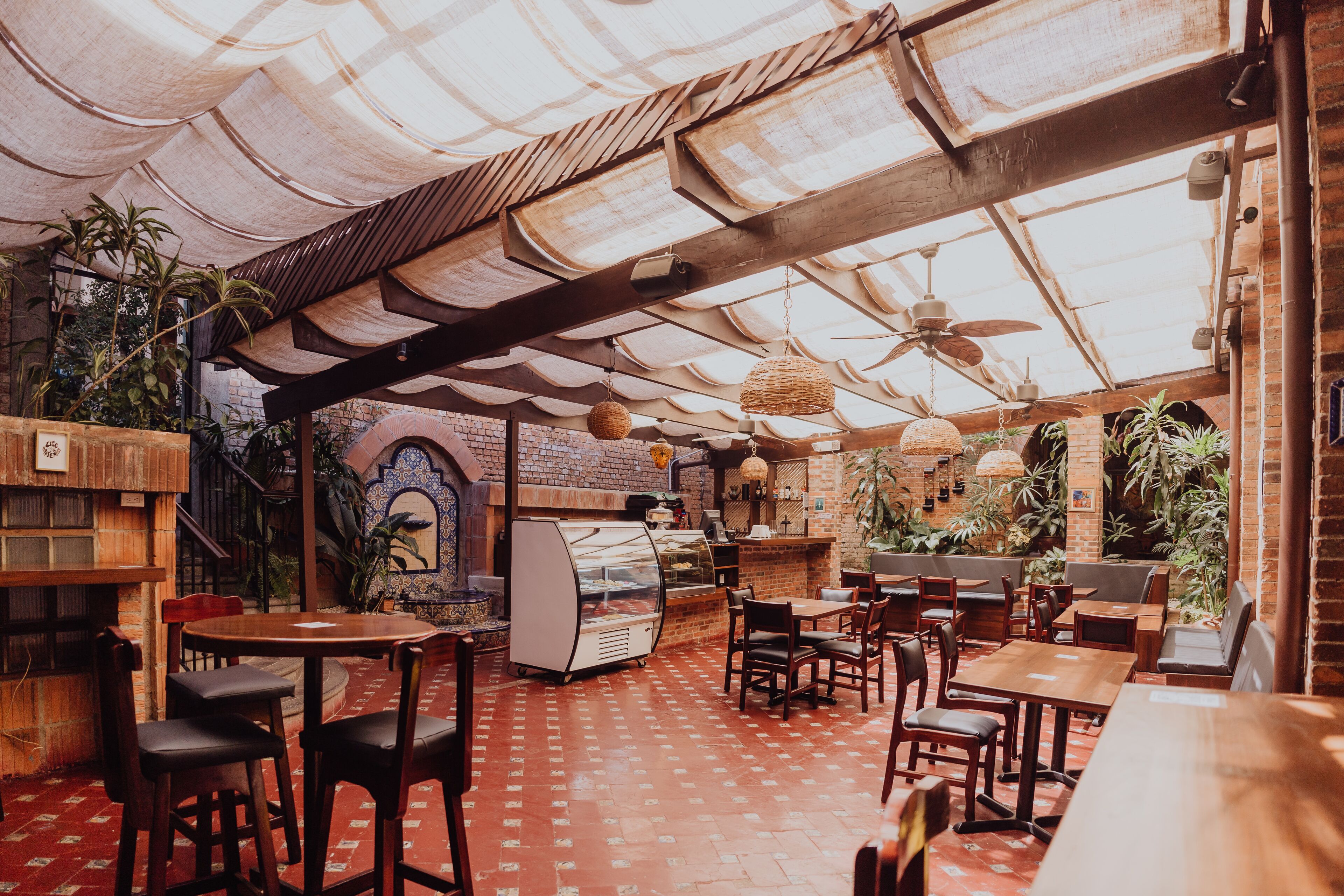 breakfast, lunch and dinner served