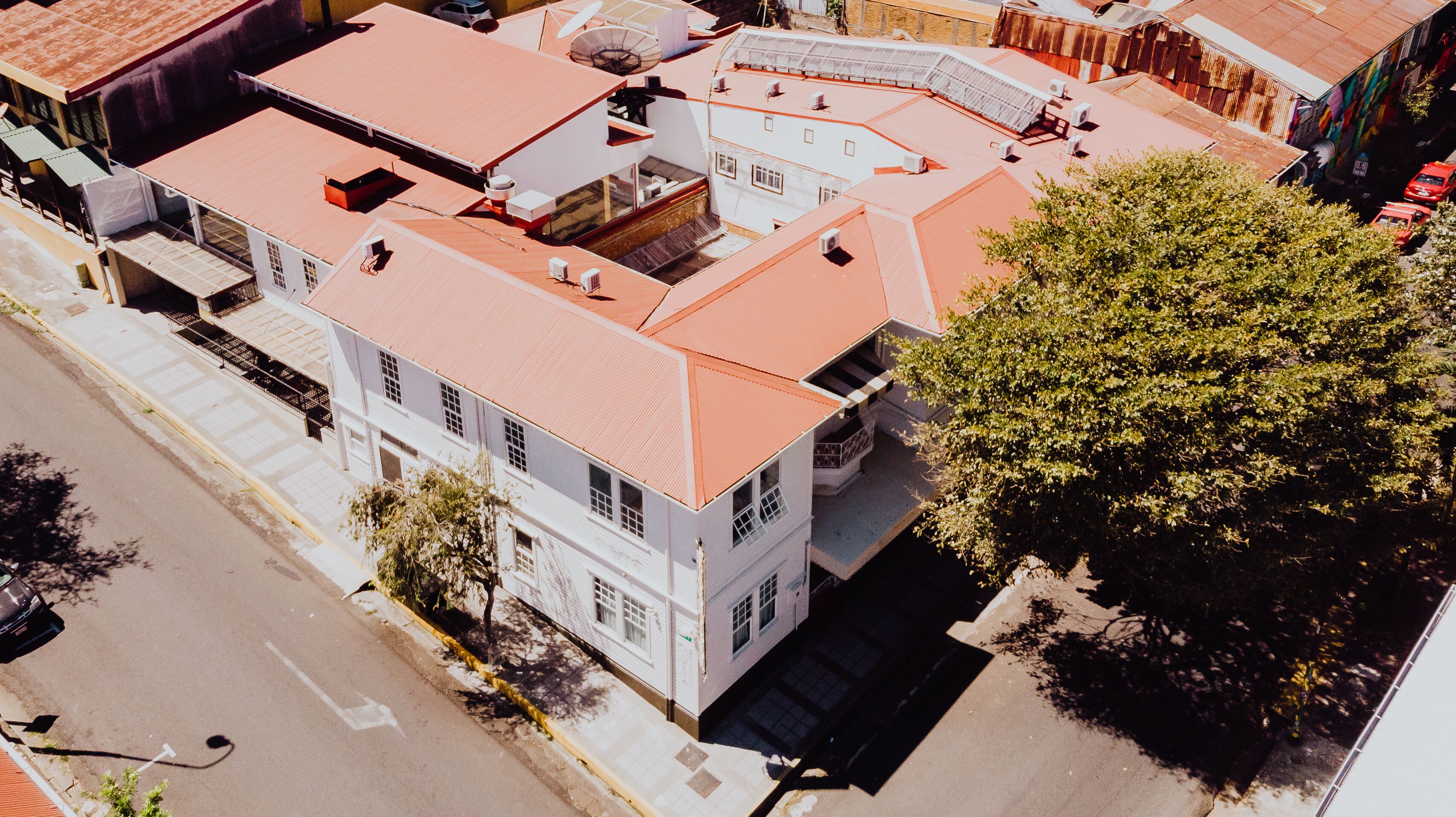 Vista frontal de la propiedad