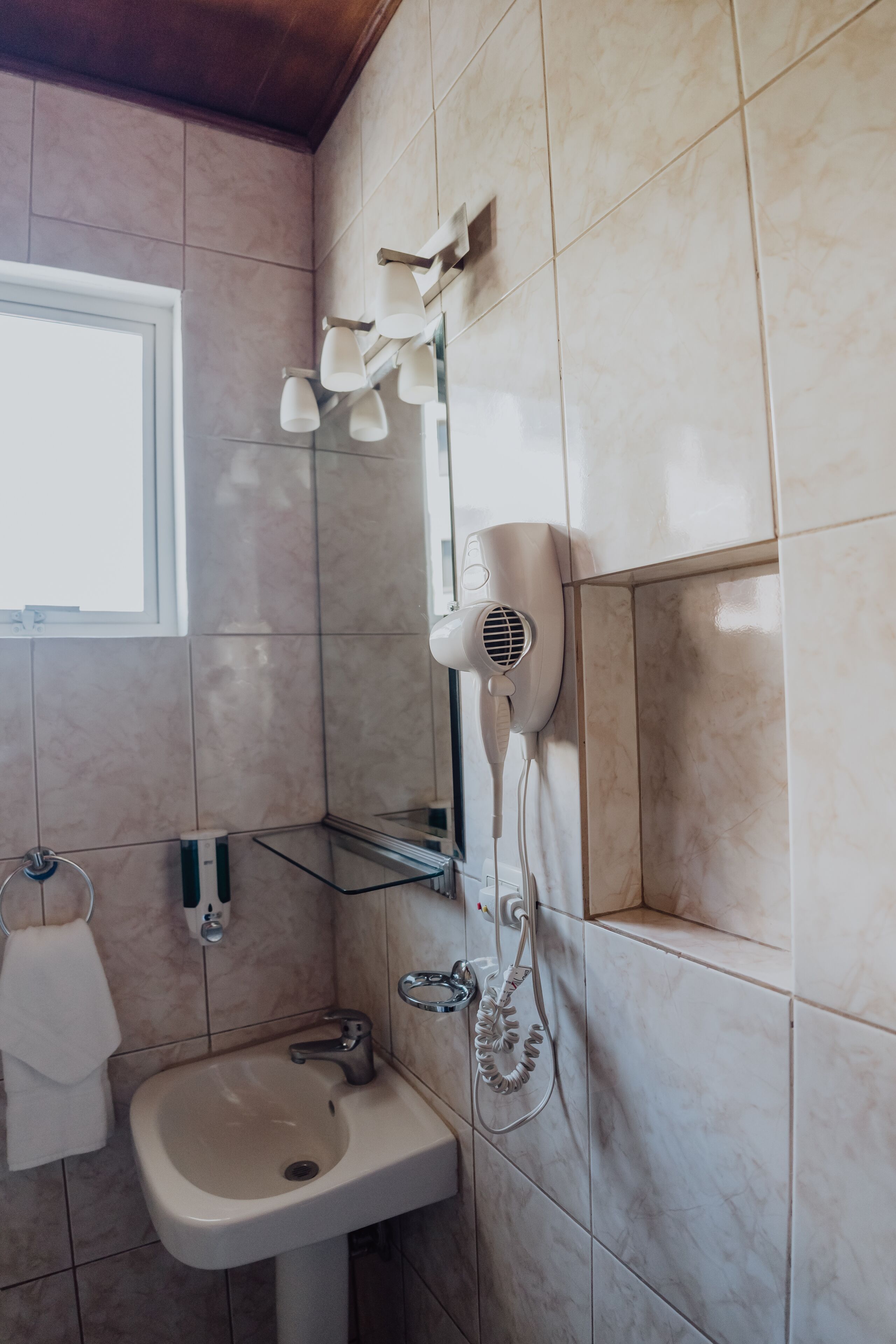 deluxe double room, 2 double beds | bathroom | shower, hair dryer, towels