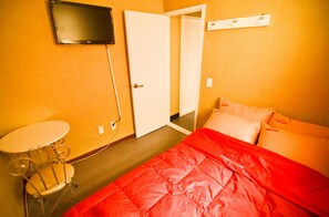 Doppelzimmer | Allergikerbettwaren, Daunenbettdecken, Zimmersafe, Verdunkelungsvorhänge