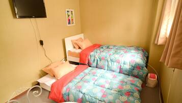 İki Ayrı Yataklı Oda | Anti alerjik yatak takımı, kuştüyü yorgan, odada kasa, güneşlik/perde