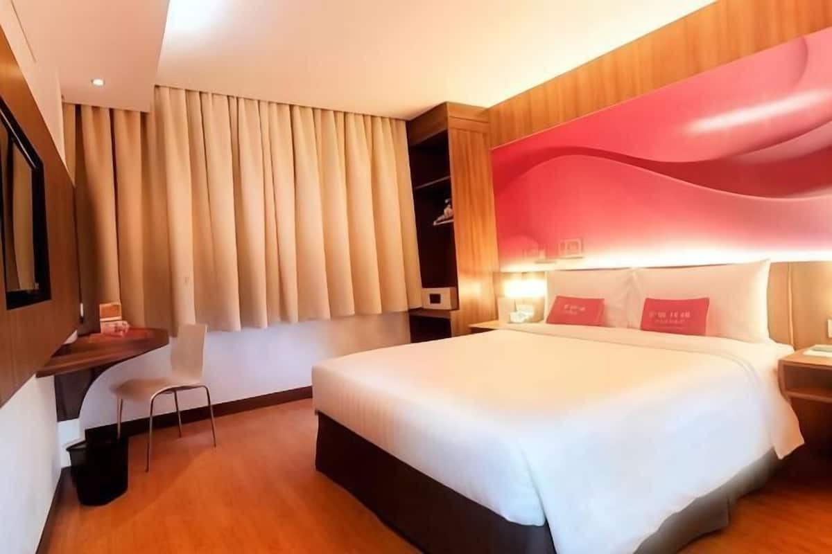In-room safe, desk, soundproofing, iron/ironing board