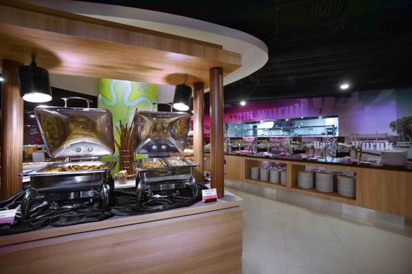 每日供应自助式早餐（每人 IDR 120000）