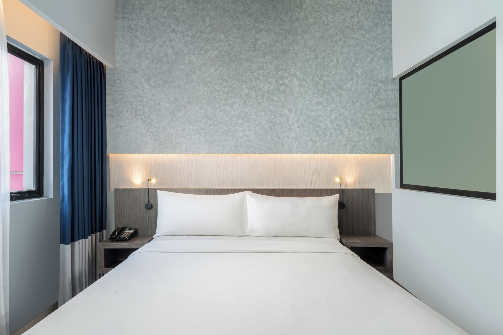 Deluxe Room | Cofres nos quartos, escrivaninha, Wi-Fi de cortesia, roupa de cama