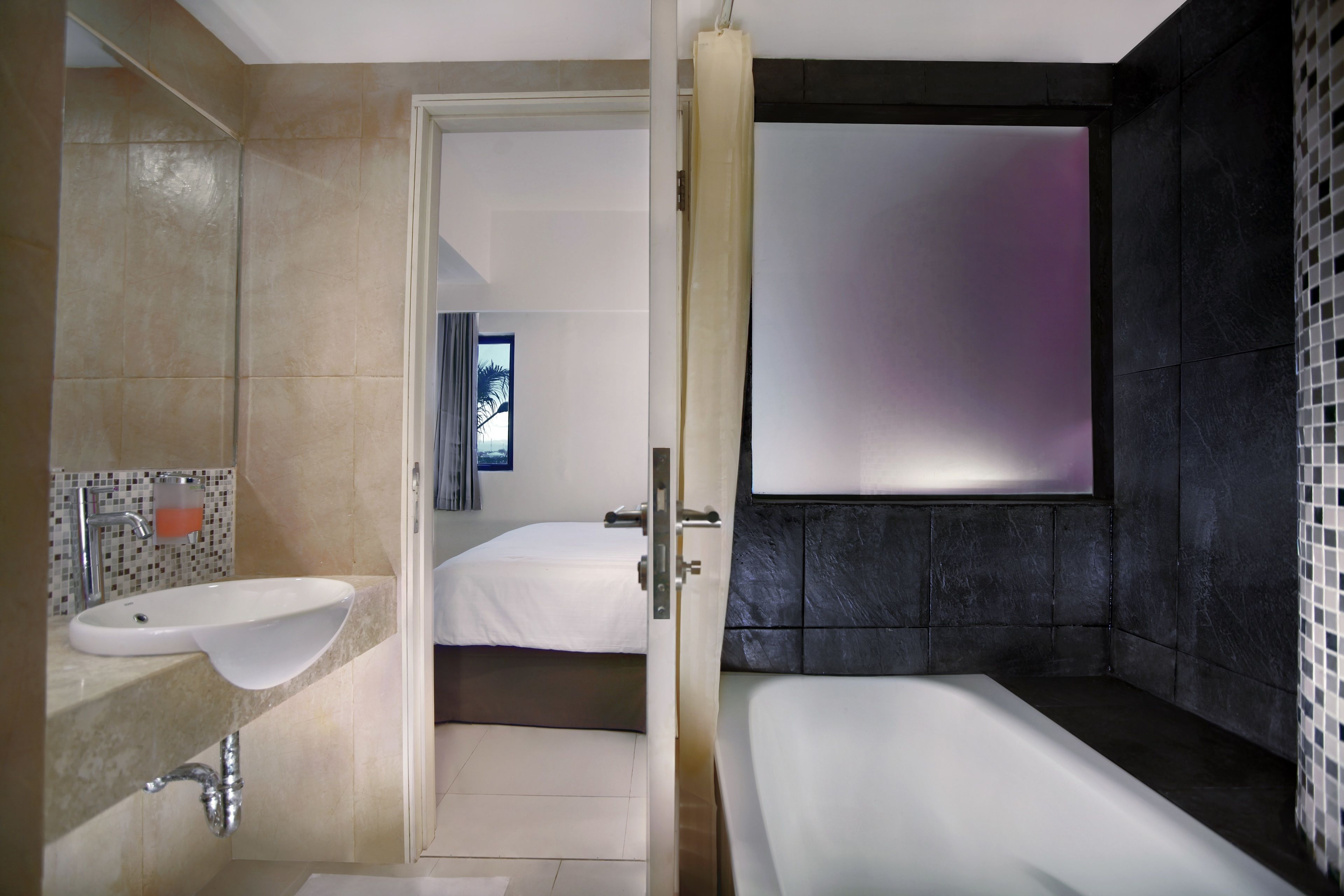 deluxe room | bathroom | shower, rainfall showerhead, free toiletries, towels