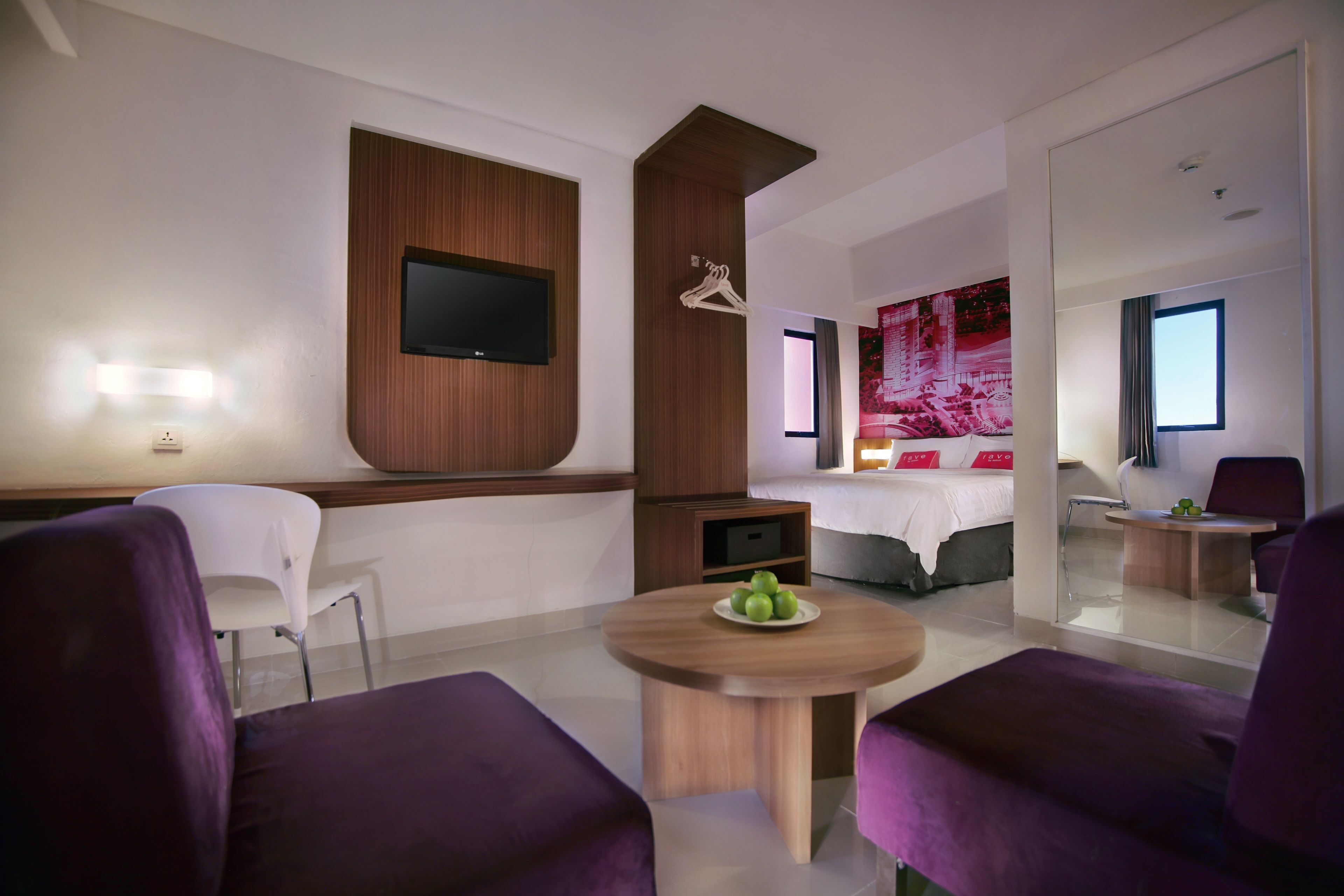 Peti besi dalam bilik, meja, Wi-fi percuma, cadar katil 