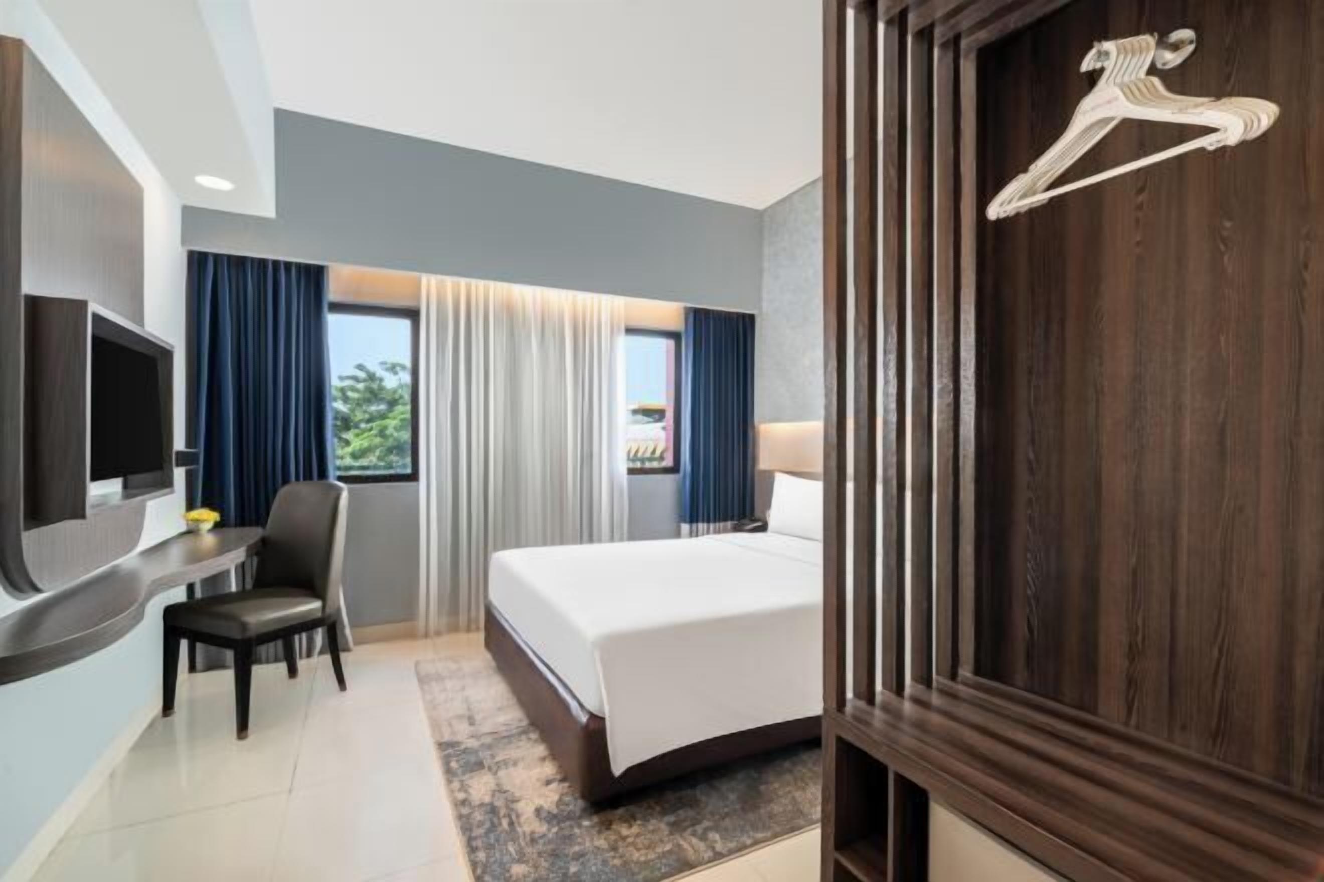 Zimmersafe, Schreibtisch, kostenloses WLAN, Bettwäsche