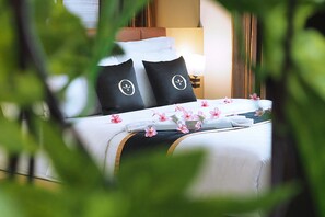 Ropa de cama de alta calidad, minibar, caja fuerte y escritorio