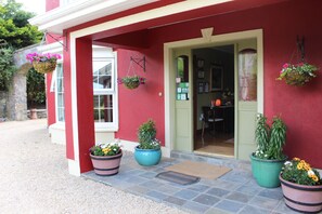 Property entrance - Lurgan House Bed & Breakfast (Westport)