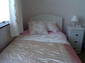 Chambre Simple, salle de bains attenante